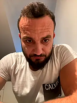 Snapshot of cosmin9000 chatting on October 5, 6:23 am cosmin9000 online show from October 5, 6:23 am