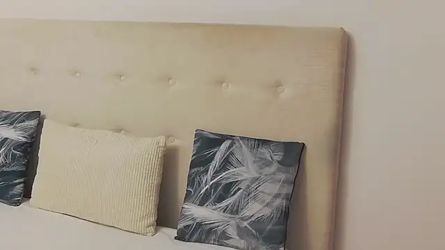 CassieHilton online show from October 18, 7:03 pm