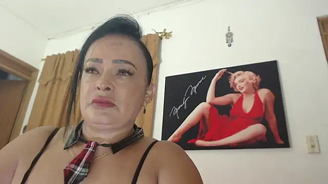 seleneh online show from December 15, 5:42 pm