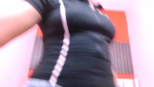 VeronicaRobles online show from June 25, 6:23 pm