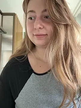 Snapshot of curvyflawless chatting on October 11, 7:18 am curvyflawless online show from October 11, 7:18 am