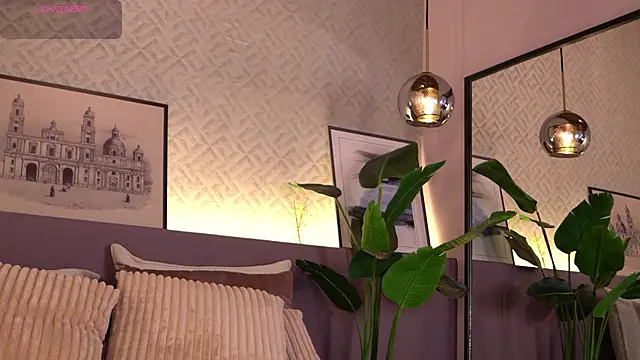 ElleDiane online show from September 22, 10:34 pm