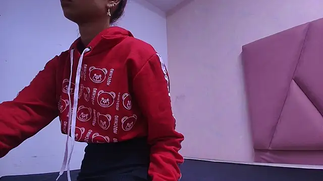 arl chloee online show from October 3, 3:03 am