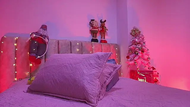 arl chloee online show from December 15, 3:22 am