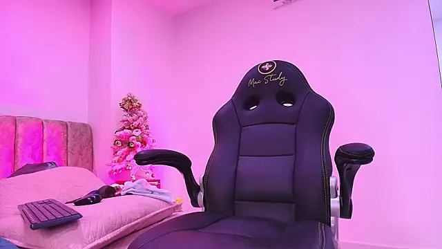 arl chloee online show from December 23, 3:04 am