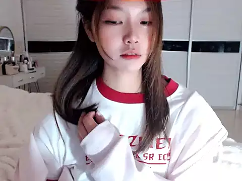 -Lucky Girl online show from December 14, 4:20 pm