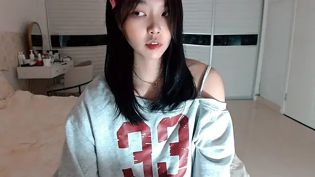 -Lucky Girl online show from September 18, 1:51 am