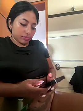 emmyjhonson07 online show from November 7, 1:44 pm