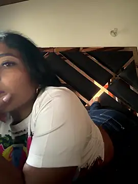 emmyjhonson07 online show from January 13, 9:31 pm