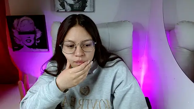 Snapshot of SamanthaRoldaan chatting on February 20, 3:01 pm SamanthaRoldaan online show from February 20, 3:01 pm