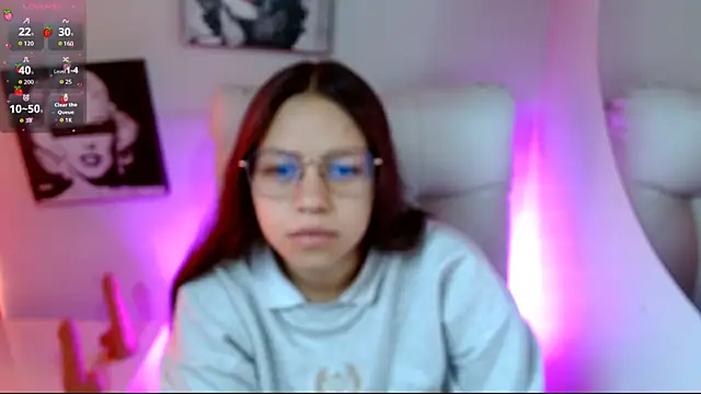 Snapshot of SamanthaRoldaan chatting on February 23, 3:31 pm SamanthaRoldaan online show from February 23, 3:31 pm