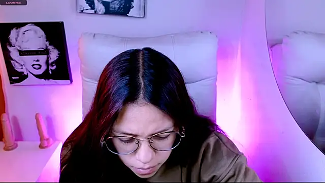 Snapshot of SamanthaRoldaan chatting on March 12, 3:18 pm SamanthaRoldaan online show from March 12, 3:18 pm