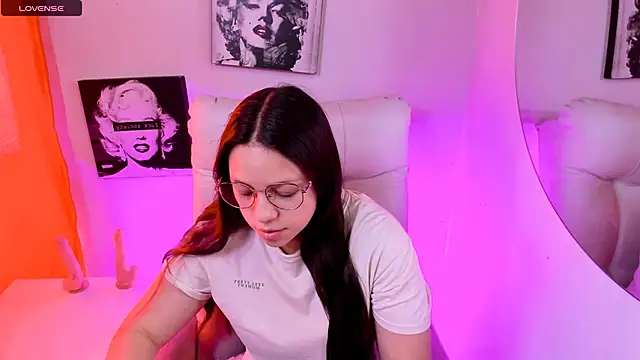 Snapshot of SamanthaRoldaan chatting on March 14, 3:28 pm SamanthaRoldaan online show from March 14, 3:28 pm