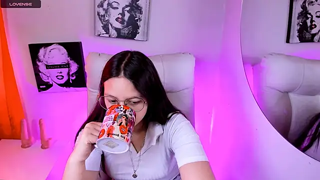 Snapshot of SamanthaRoldaan chatting on March 15, 7:31 pm SamanthaRoldaan online show from March 15, 7:31 pm