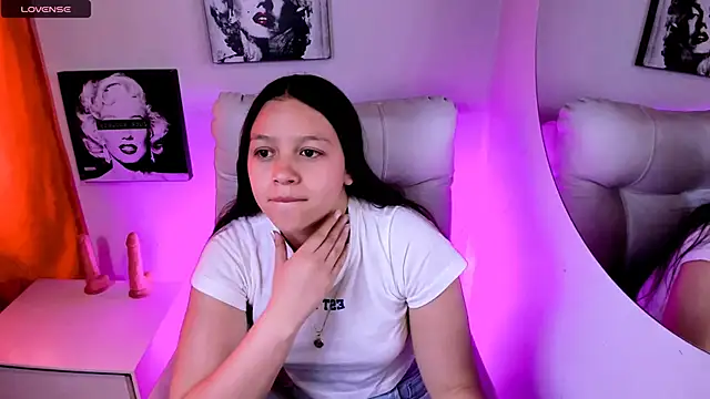 Snapshot of SamanthaRoldaan chatting on March 23, 6:23 pm SamanthaRoldaan online show from March 23, 6:23 pm