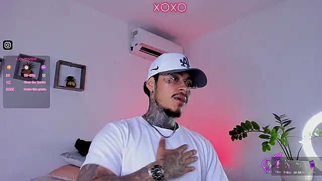 JordanSmiith  online show from January 23, 9:18 pm