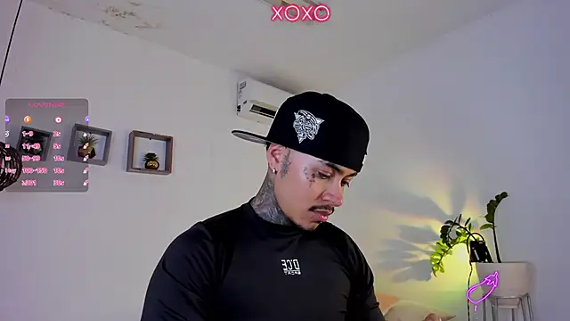 JordanSmiith  online show from January 28, 9:40 pm