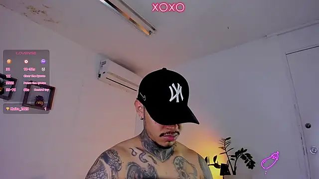 JordanSmiith  online show from February 5, 11:17 pm