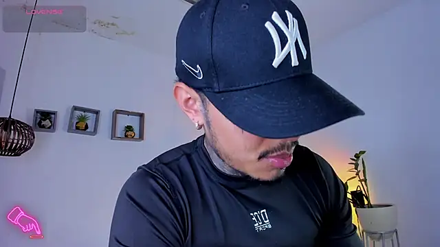 JordanSmiith  online show from February 15, 8:11 pm