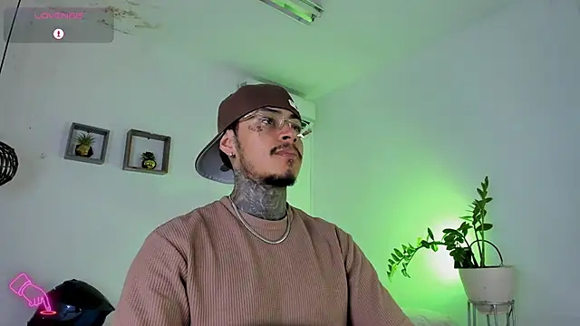 JordanSmiith  online show from February 22, 7:58 pm