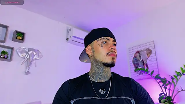 JordanSmiith  online show from March 23, 9:41 pm