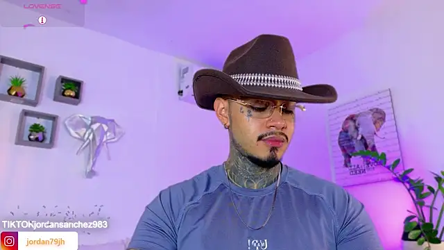 JordanSmiith  online show from March 24, 7:52 pm