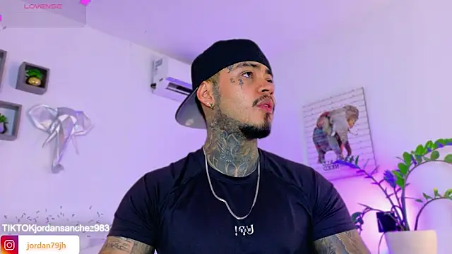 JordanSmiith  online show from April 2, 8:17 pm