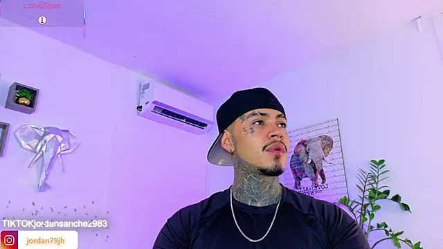 JordanSmiith  online show from April 23, 9:28 pm