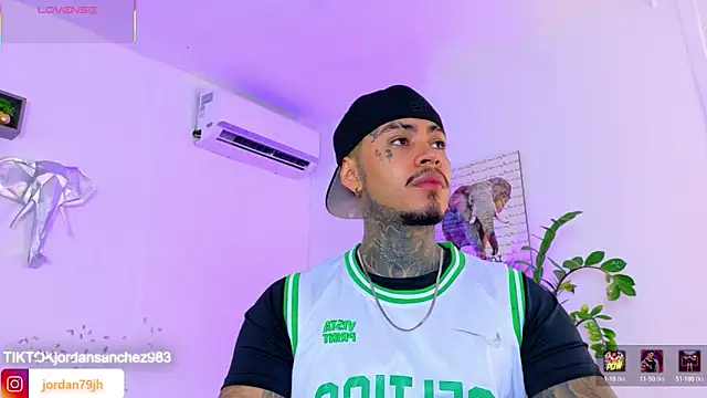JordanSmiith  online show from April 28, 8:36 pm