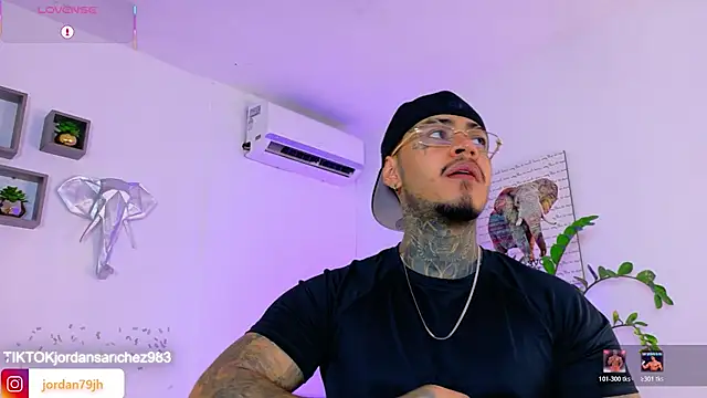 JordanSmiith  online show from May 1, 9:19 pm