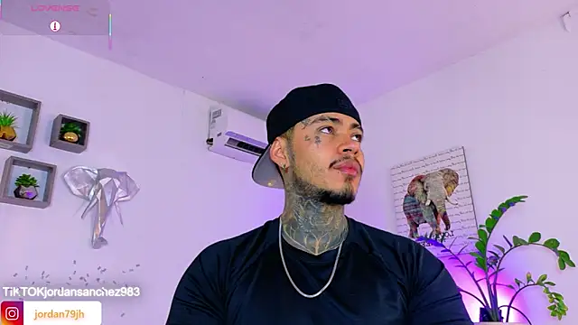 JordanSmiith  online show from May 5, 9:56 pm