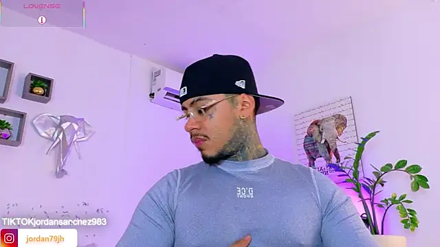 JordanSmiith  online show from May 6, 8:58 pm