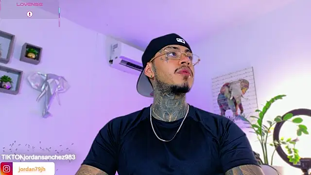 JordanSmiith  online show from May 8, 8:58 pm