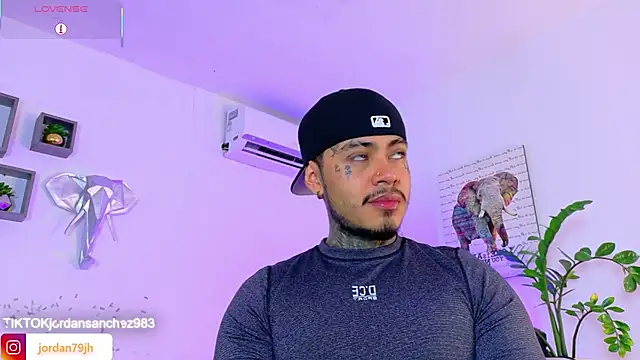 JordanSmiith  online show from May 9, 8:47 pm