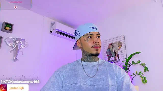 JordanSmiith  online show from May 15, 9:00 pm