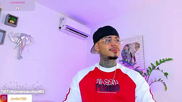 JordanSmiith  online show from May 16, 9:13 pm