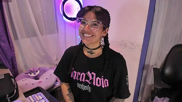 Snapshot of witchviolet chatting on January 20, 12:36 am witchviolet online show from January 20, 12:36 am