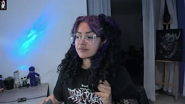 Snapshot of witchviolet chatting on February 21, 3:01 am witchviolet online show from February 21, 3:01 am