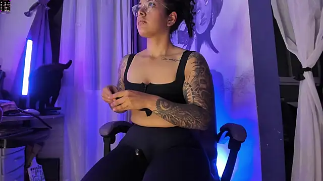 witchviolet online show from November 24, 11:15 pm