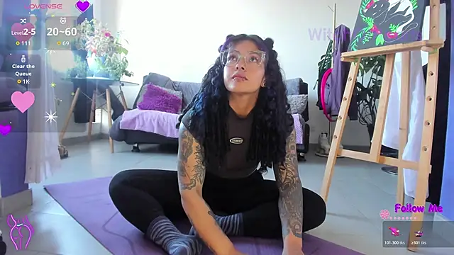 Snapshot of witchviolet chatting on January 17, 9:51 pm witchviolet online show from January 17, 9:51 pm