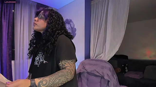 Snapshot of witchviolet chatting on March 10, 1:32 am witchviolet online show from March 10, 1:32 am