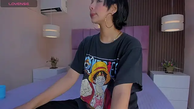 chloe watson  online show from December 5, 1:31 pm