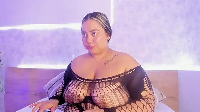 Snapshot of tatijara chatting on February 6, 3:27 am tatijara online show from February 6, 3:27 am