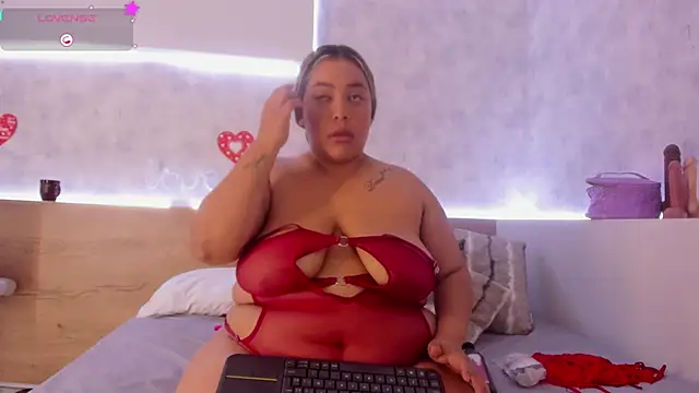 Snapshot of tatijara chatting on February 27, 6:07 am tatijara online show from February 27, 6:07 am