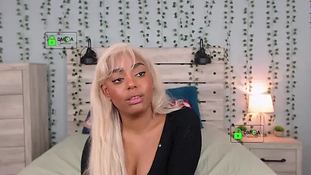 Snapshot of RobynKnight chatting on January 13, 2:17 am RobynKnight online show from January 13, 2:17 am