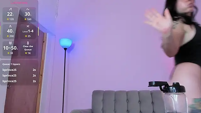 Snapshot of zoe6x chatting on March 18, 6:00 pm zoe6x online show from March 18, 6:00 pm