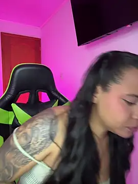 leila 22 online show from February 28, 7:53 am