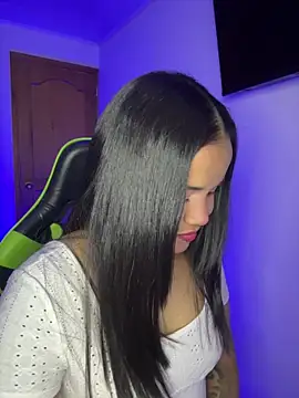 Snapshot of leila_22 chatting on April 14, 7:25 am leila 22 online show from April 14, 7:25 am