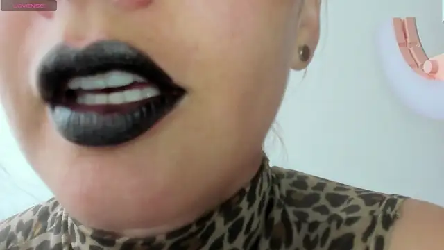 Snapshot of queen_fetish chatting on April 9, 2:44 pm queen fetish online show from April 9, 2:44 pm