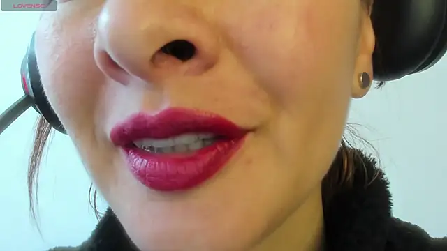 Snapshot of queen_fetish chatting on April 13, 2:44 pm queen fetish online show from April 13, 2:44 pm